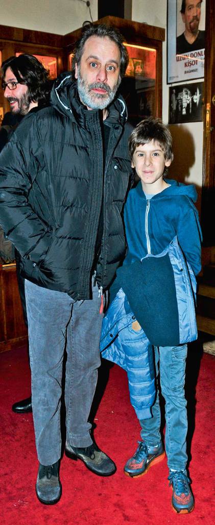  Yeni oyunları ayakta alkışlandı