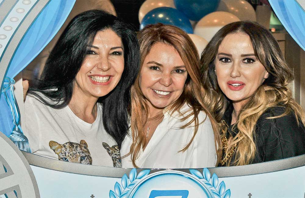 Kızı için masal gibi parti verdi