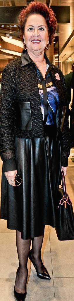 Mevsimsiz kıyafetler büyük ilgi gördü