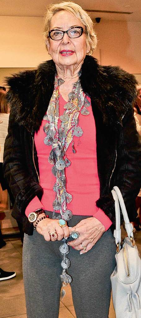 Mevsimsiz kıyafetler büyük ilgi gördü