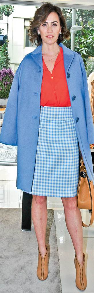 Tasarımlarını bir davetle tanıttı