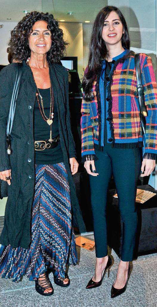 Tasarımlarını bir davetle tanıttı