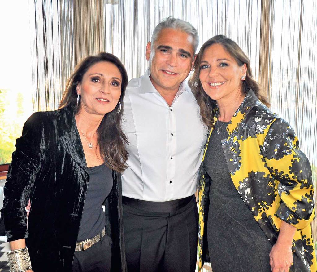 Sade bir törenle evlendiler