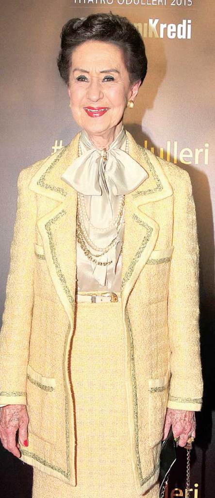 Afife Tiyatro Ödülleri sahiplerini buldu