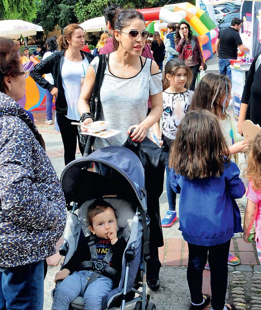 Çocukların bayramını beraber kutladılar