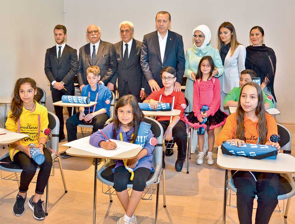 Faruk Saraç'tan moda okulu