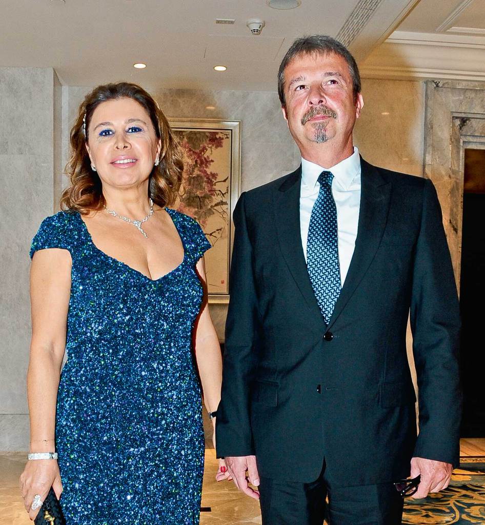 Yardım balosunda buluştular