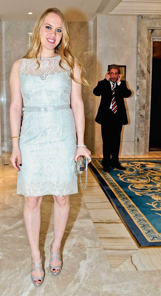 Yardım balosunda buluştular