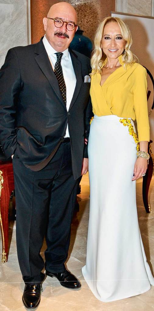 Yardım balosunda buluştular