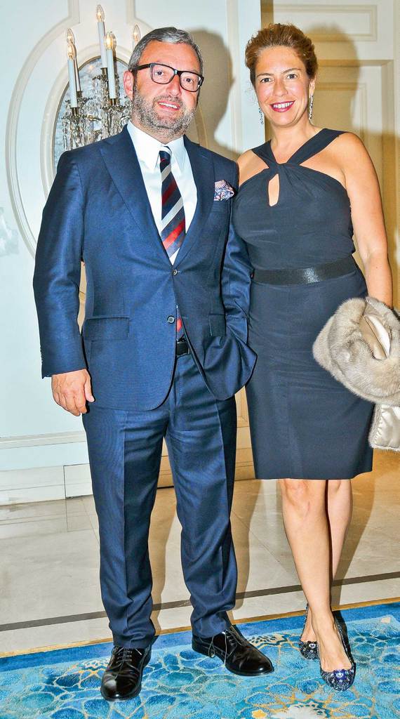 Yardım balosunda buluştular