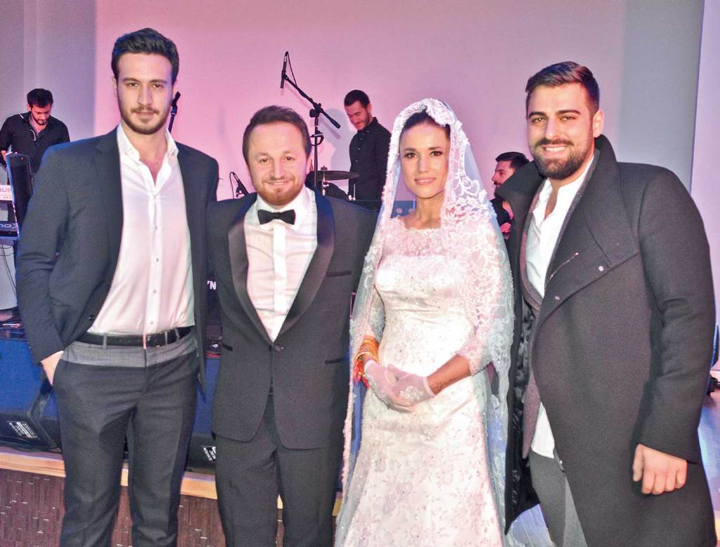 Ünlülerin kuaförü evlendi