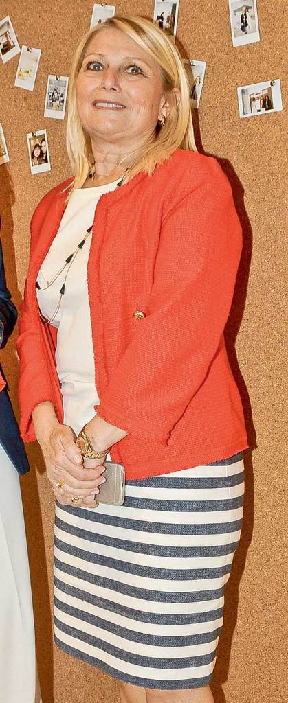 İlk mağazasını davetle açtı