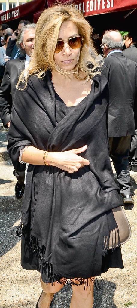 Sevenleri son yolculuğuna uğurladı