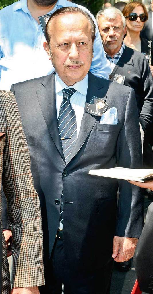 Sevenleri son yolculuğuna uğurladı