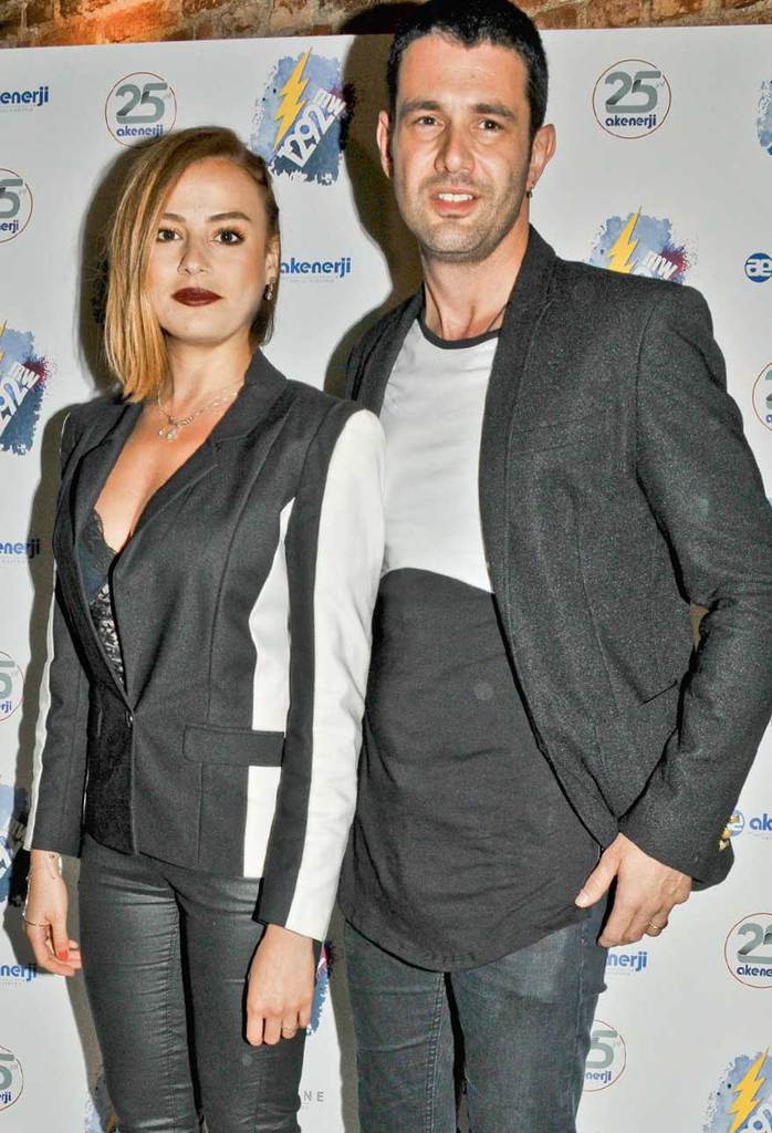 25.yılını 25 sanatçının sergisiyle kutluyor