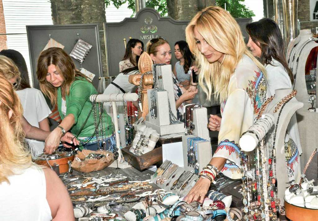 Genç kızlar için alışveriş yaptılar