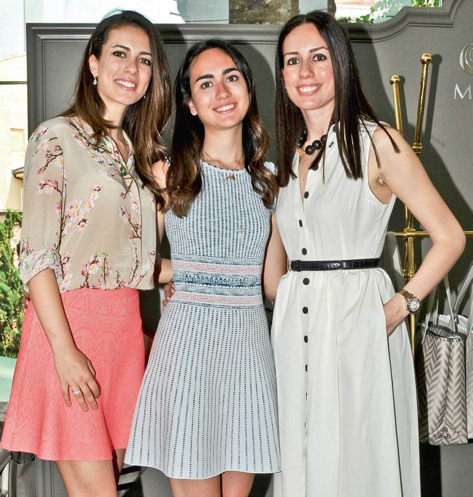 Genç kızlar için alışveriş yaptılar