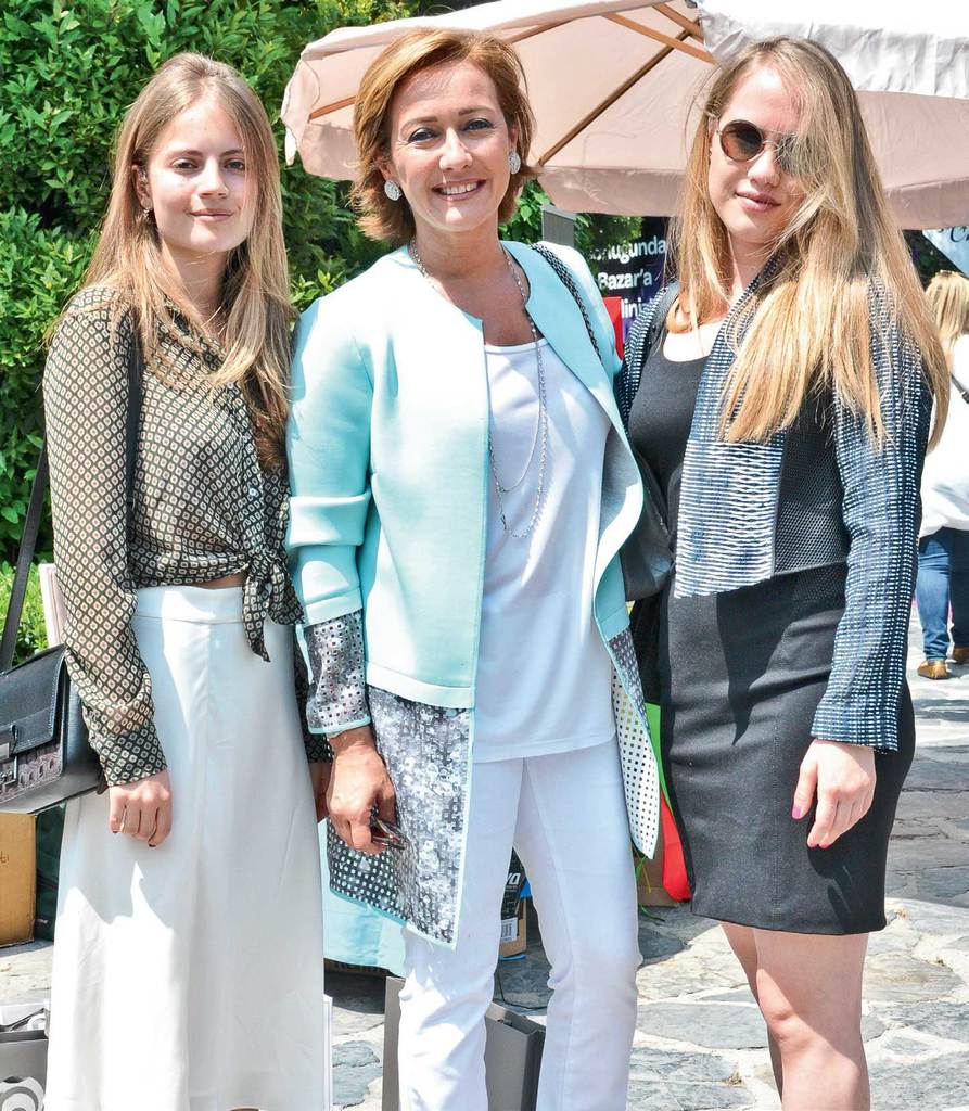 Genç kızlar için alışveriş yaptılar