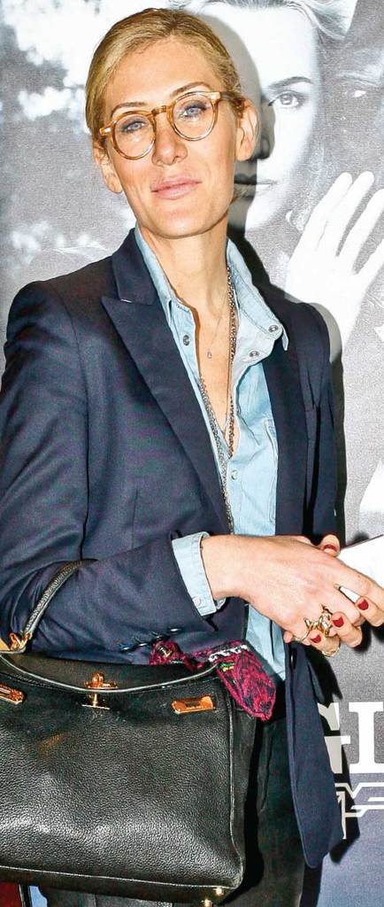 Birinci yılında özel bir koleksiyon tanıttı