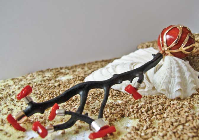 Erol'dan heykel gibi mercan takılar