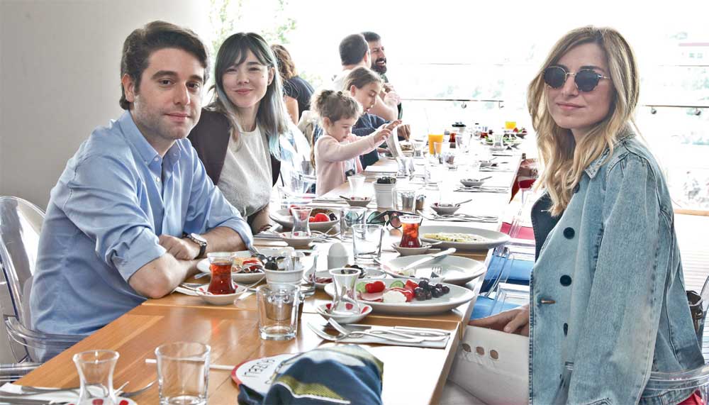 Boğaz manzarasında brunch keyfi yaptılar