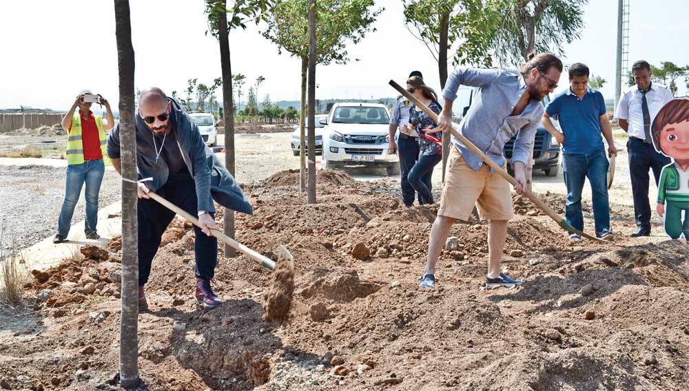 Ünlü isimler ağaç dikti