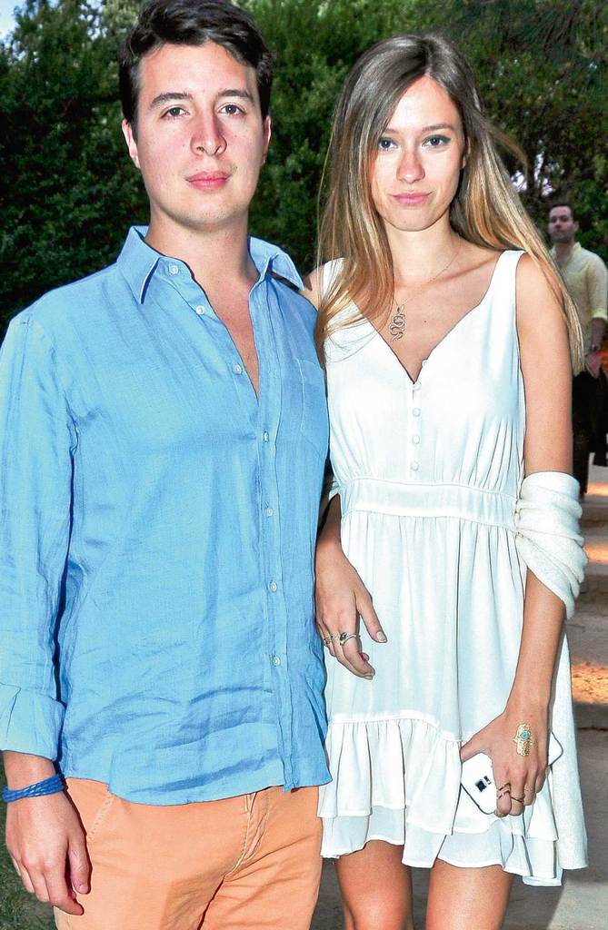 Meyve suyu partisinde eğlendiler