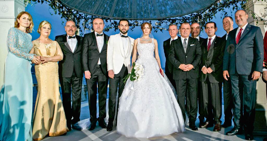 Kaptana sarayda muhteşem düğün
