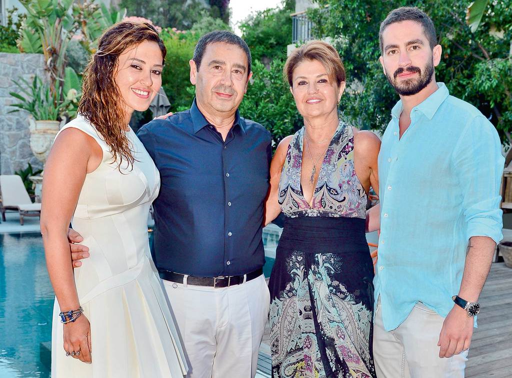 Evliliklerinin 35.yılını kutladılar