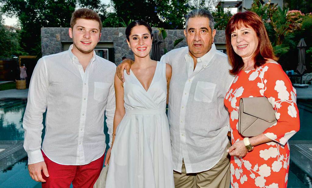 Evliliklerinin 35.yılını kutladılar