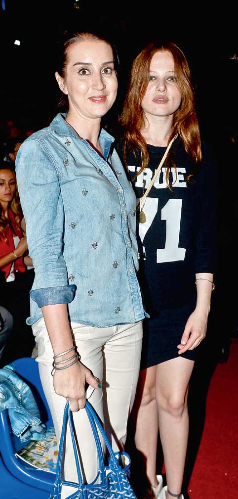 Açıkhava konserleri Ajda ile başladı