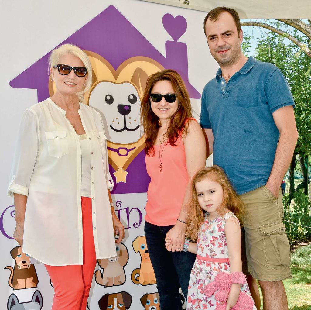 Köpek kulübüne renkli açılış