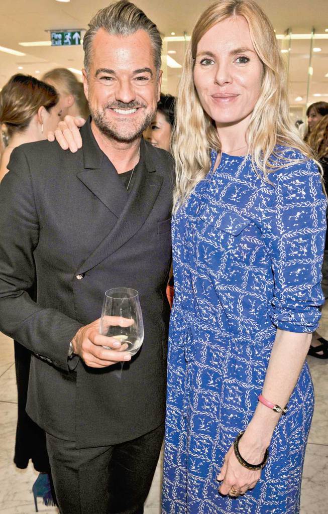 Yeni koleksiyonunu Londra'da tanıttı