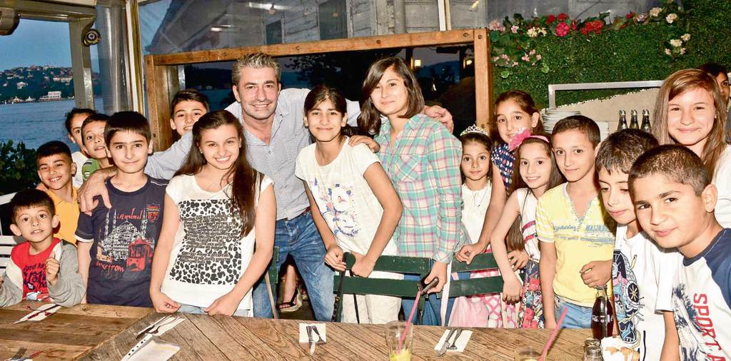 TOÇEV iftarına ünlü isimlerden destek 