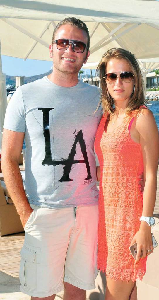 Beach’te akşamüstü partisi