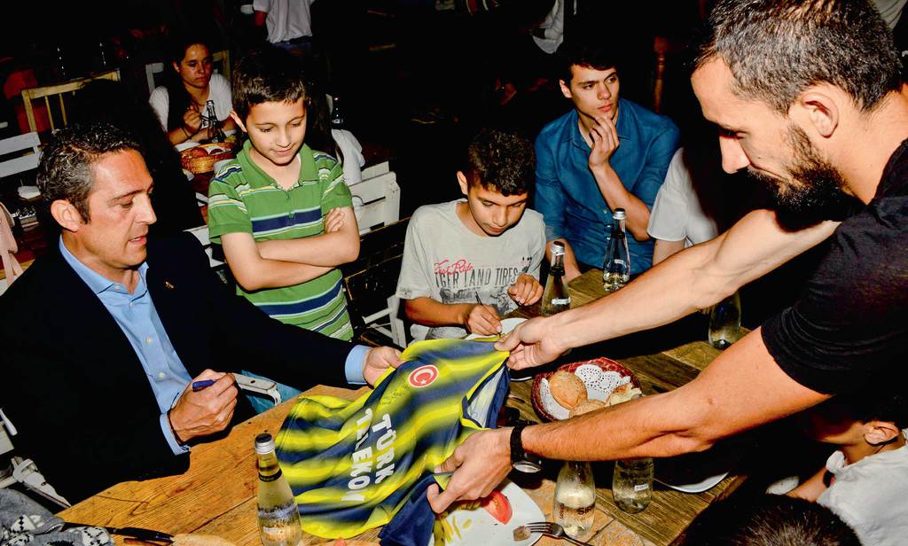 TOÇEV iftarına ünlü isimlerden destek 