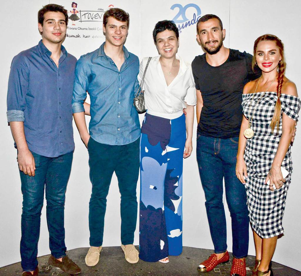 TOÇEV iftarına ünlü isimlerden destek 