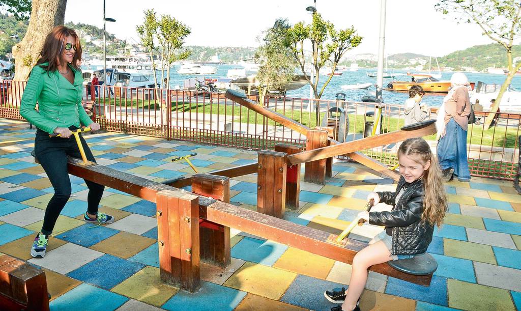 Kızıyla keyifli bir gün geçirdi