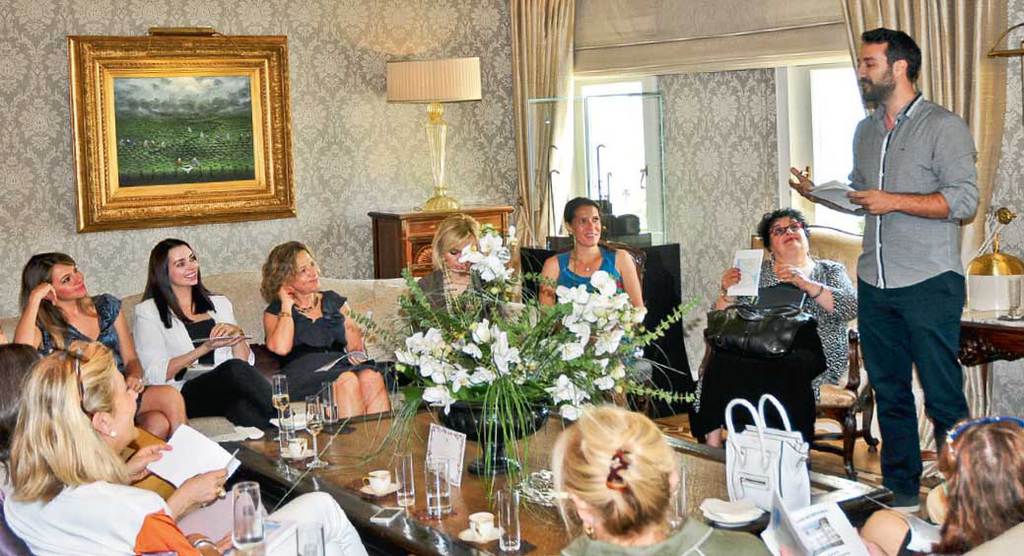 Konsolos eşlerine özel davet