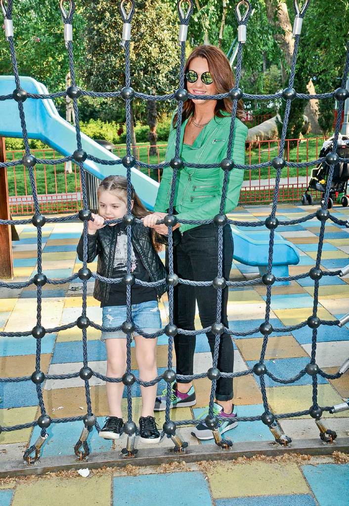 Kızıyla keyifli bir gün geçirdi