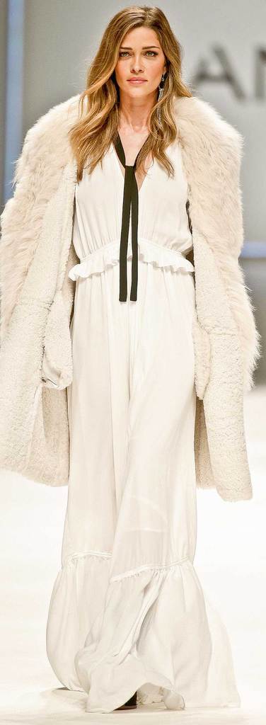 Mango yeni koleksiyonunu Barselona'da tanıttı