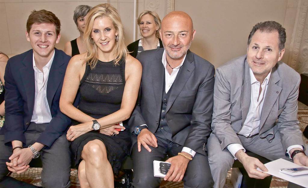 Paris'te dostları yalnız bırakmadı