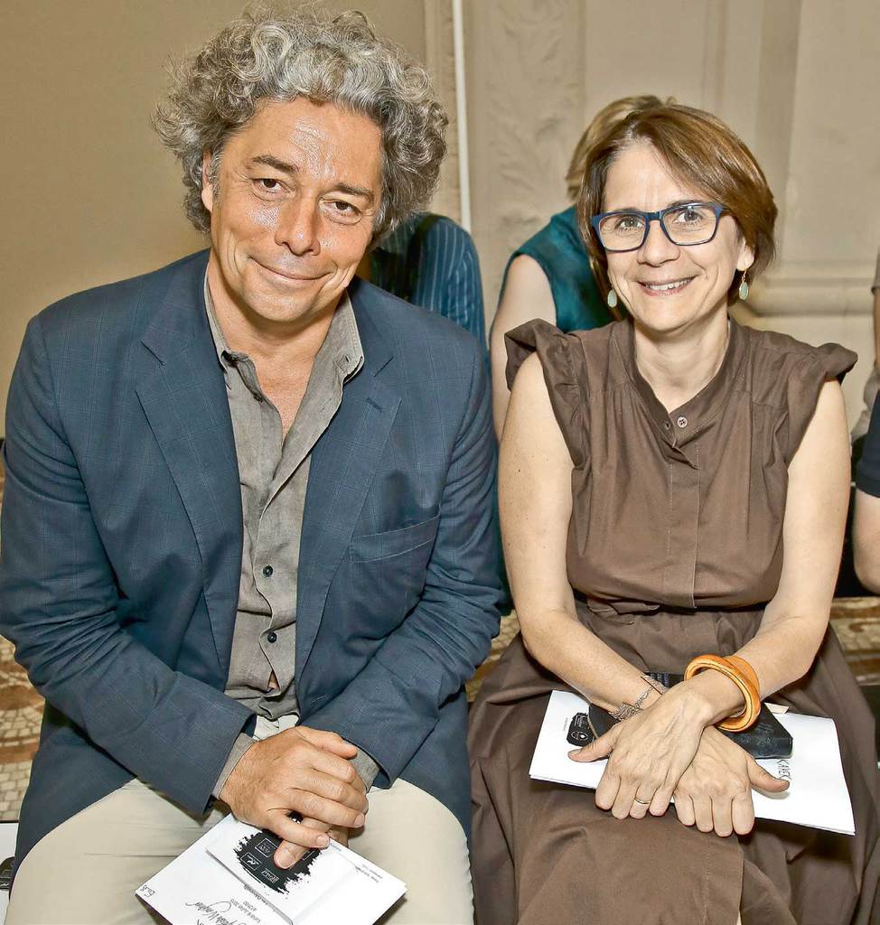 Paris'te dostları yalnız bırakmadı