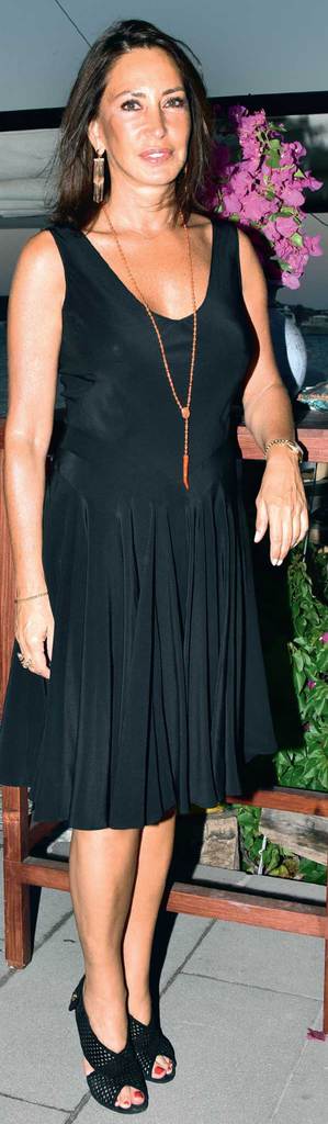 Aile işletmesinin açılışına şık davet