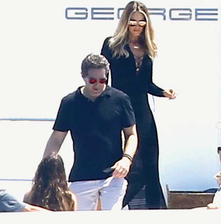 Yıldızlar tatilin keyfini çıkarıyor