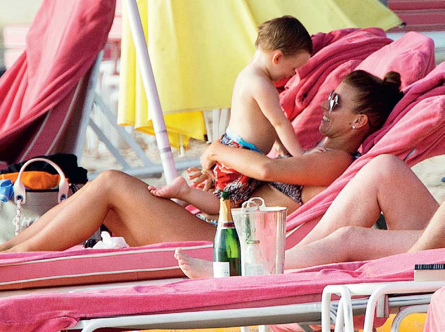 Yıldızlar tatilin keyfini çıkarıyor