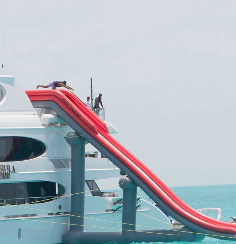 Yıldızlar tatilin keyfini çıkarıyor