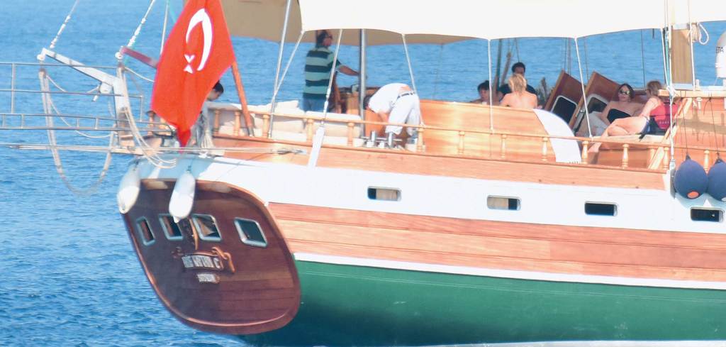 Ünlüler Bodrum'a demir attı