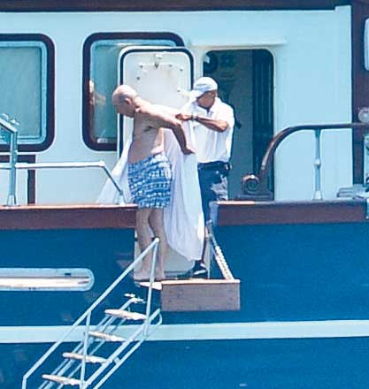 Ege'de deniz ve güneşin tadını çıkarıyorlar