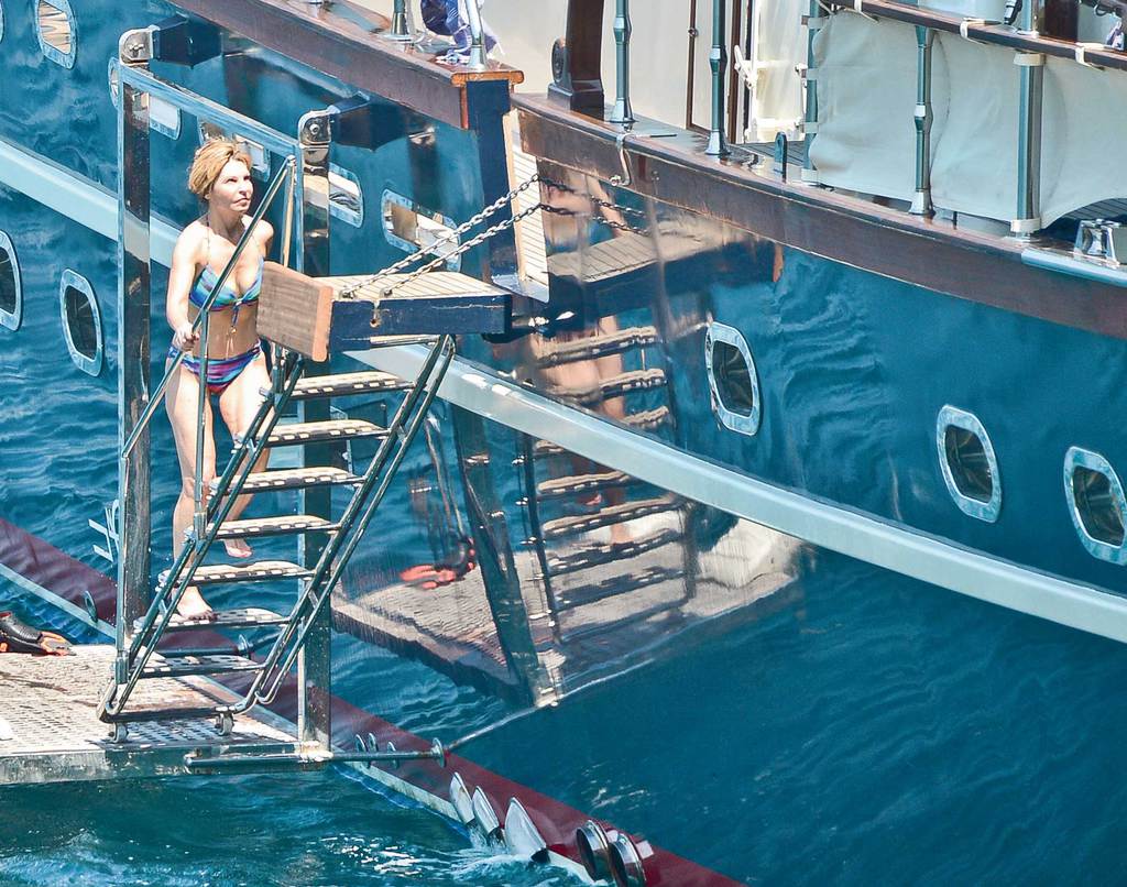 Ege'de deniz ve güneşin tadını çıkarıyorlar